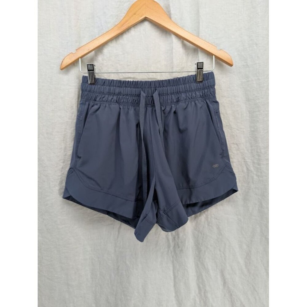 Legend Discovery women's size medium blue gray gym shorts, 4" inseam L9